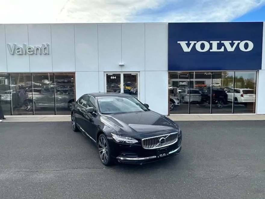 2025 Volvo S90 photo 1