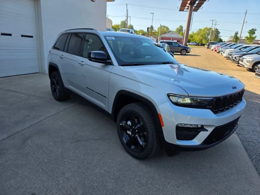 2025 Jeep Grand Cherokee Limited photo 1