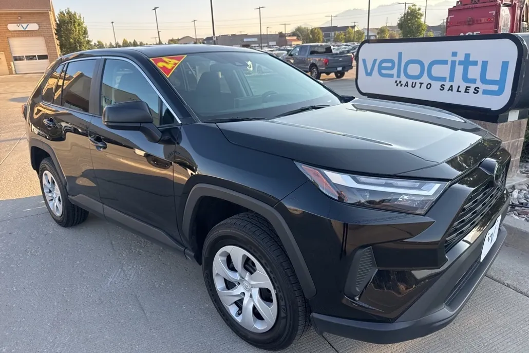 2024 Toyota RAV4 LE photo 1