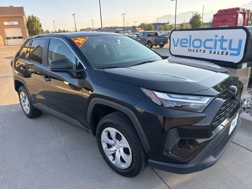 2024 Toyota RAV4 LE photo 1