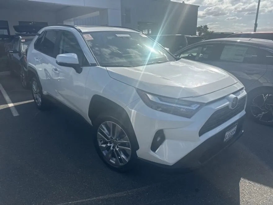 2022 Toyota RAV4 XLE Premium photo 1