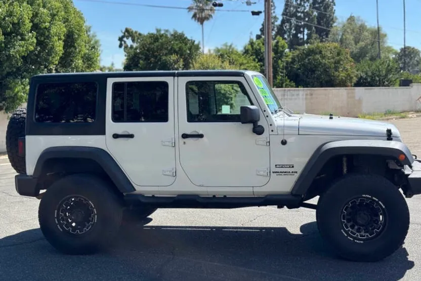2016 Jeep Wrangler Unlimited Sport photo 1