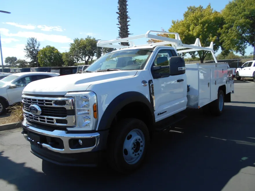 2024 Ford F-550 photo 1