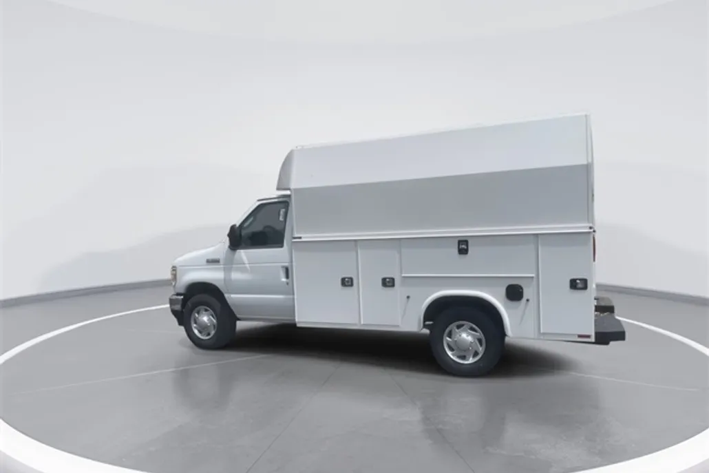 2025 Ford E-350 Base photo 1