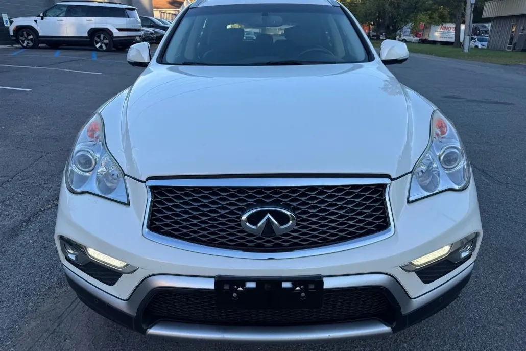 2017 Infiniti QX50 SPORT photo 1