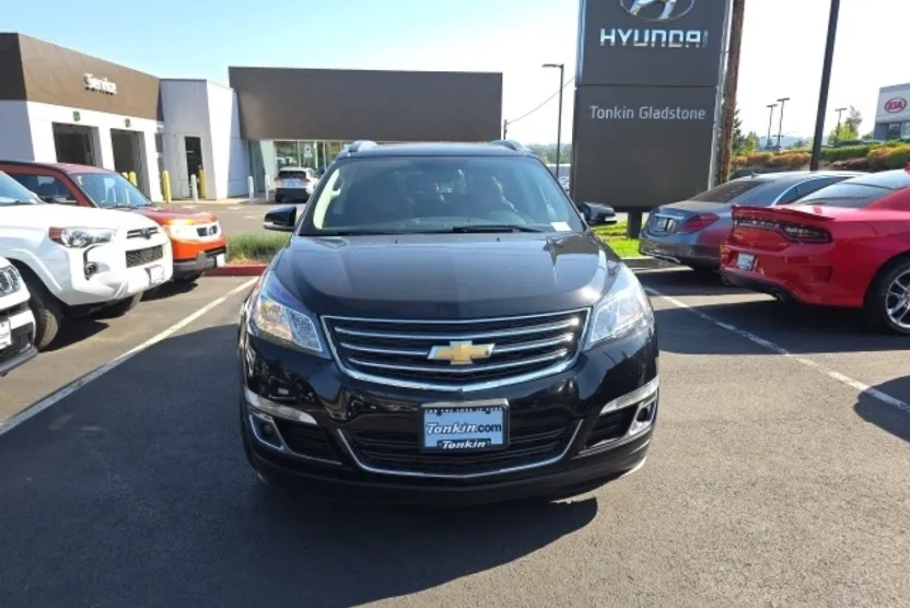 2017 Chevrolet Traverse 2LT photo 1