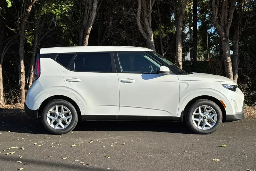 2025 Kia Soul LX S photo 1