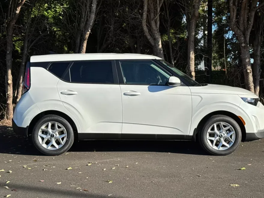 2025 Kia Soul LX S photo 1