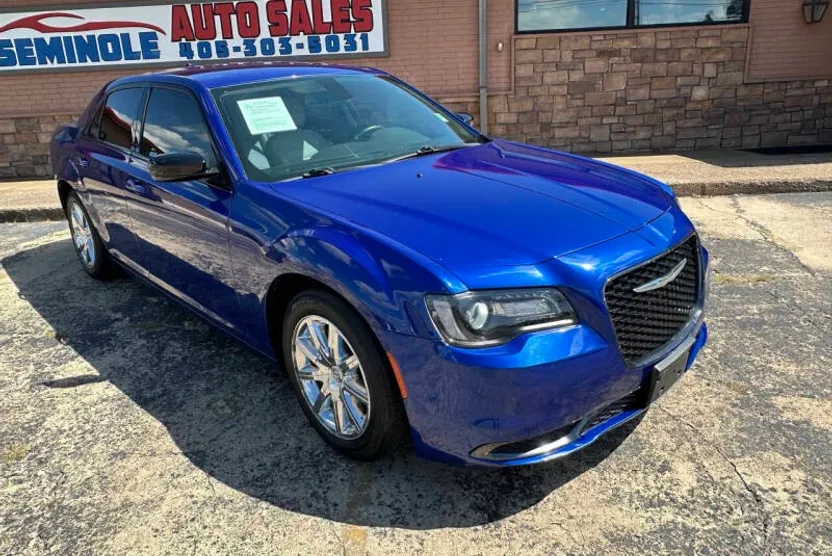2019 Chrysler 300 Touring photo 1