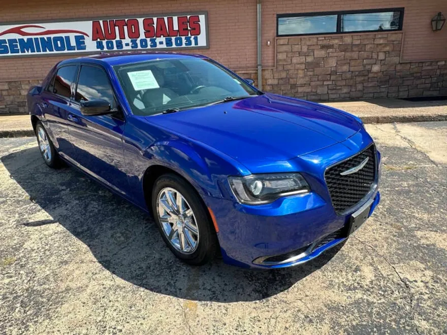 2019 Chrysler 300 Touring photo 1