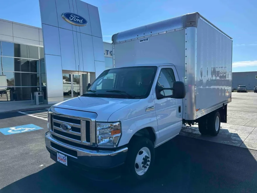 2025 Ford E-350 photo 1
