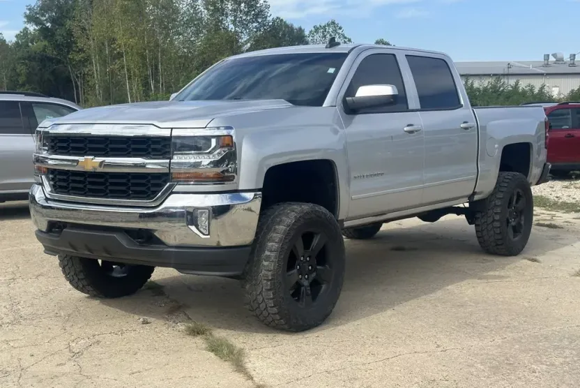 2018 Chevrolet Silverado 1500 LT photo 1