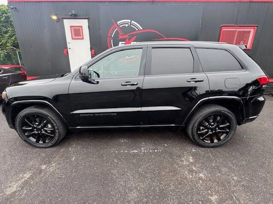 2019 Jeep Grand Cherokee Laredo photo 1