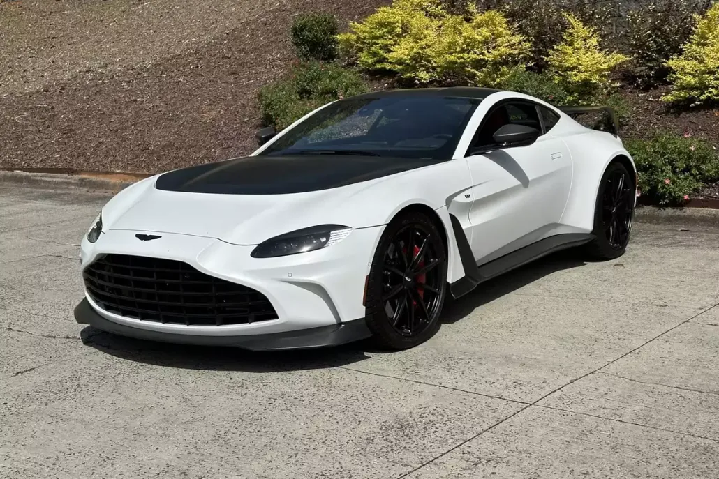 2023 Aston Martin V12 Vantage photo 1
