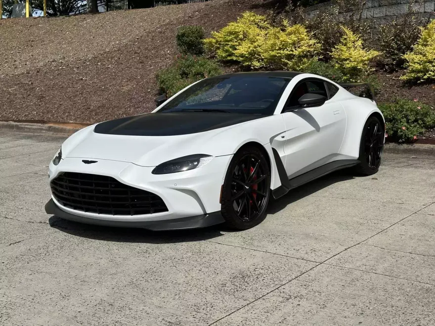 2023 Aston Martin V12 Vantage photo 1