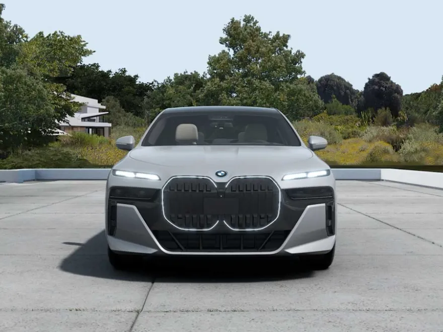 2026 Bmw 750e photo 1