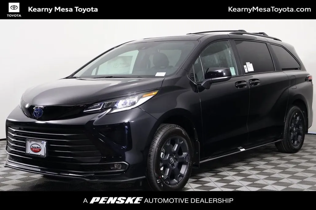 2025 Toyota Sienna Woodland Edition photo 1