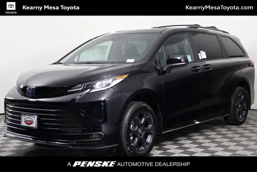 2025 Toyota Sienna Woodland Edition photo 1