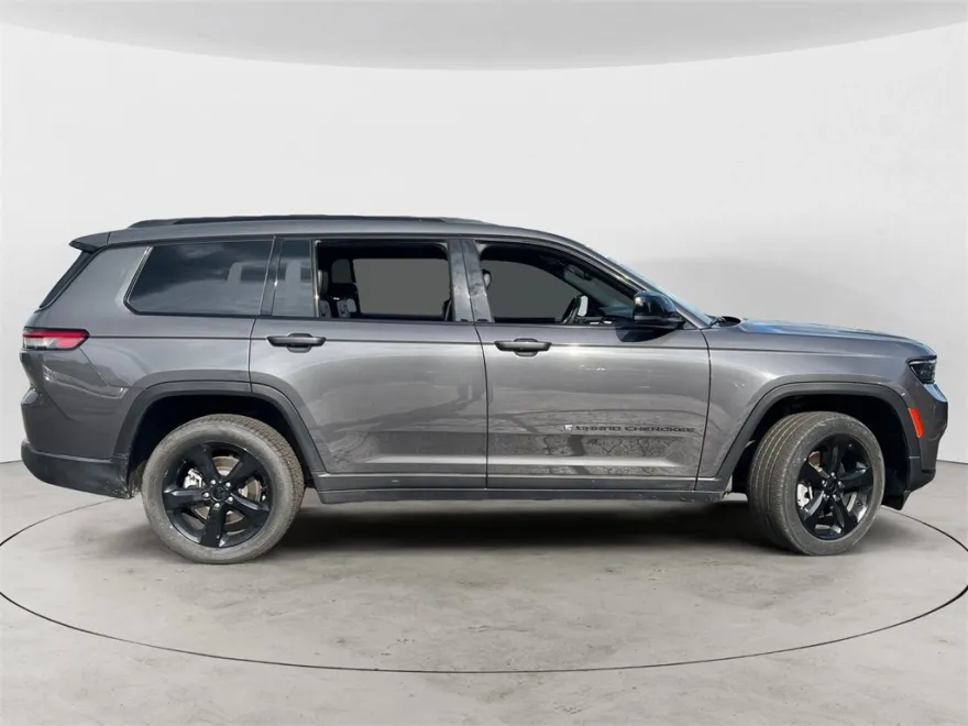 2023 Jeep Grand Cherokee Altitude photo 1