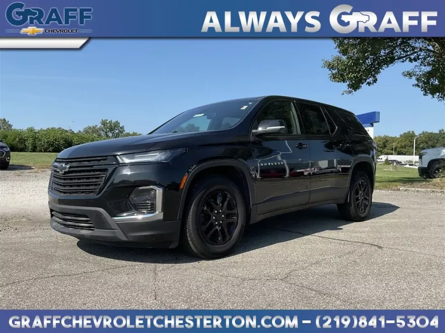 2023 Chevrolet Traverse LS photo 1