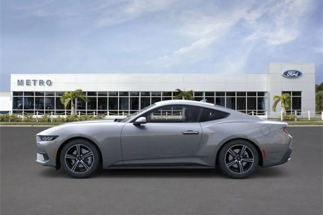 2025 Ford Mustang EcoBoost photo 1