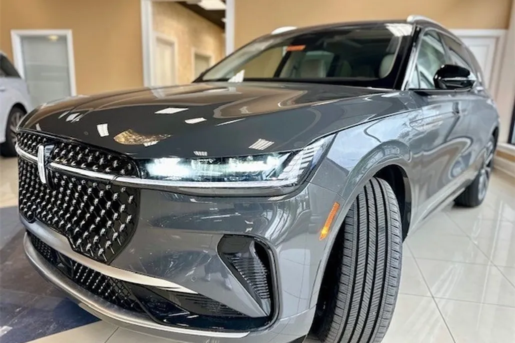 2025 Lincoln Nautilus Black Label photo 1