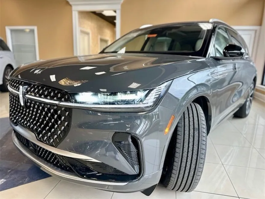 2025 Lincoln Nautilus Black Label photo 1