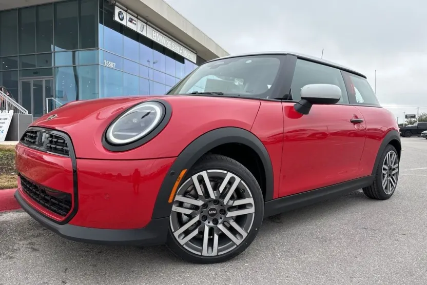 2025 Mini Cooper Signature photo 1