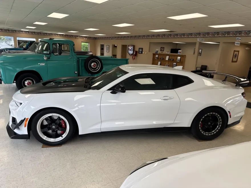 2019 Chevrolet Camaro ZL1 photo 1