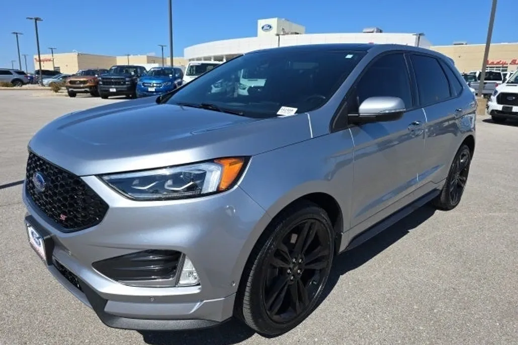 2022 Ford Edge ST photo 1
