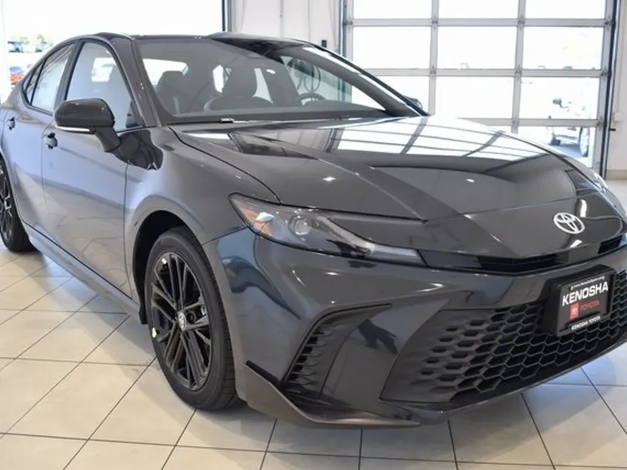 2026 Toyota Camry SE photo 1