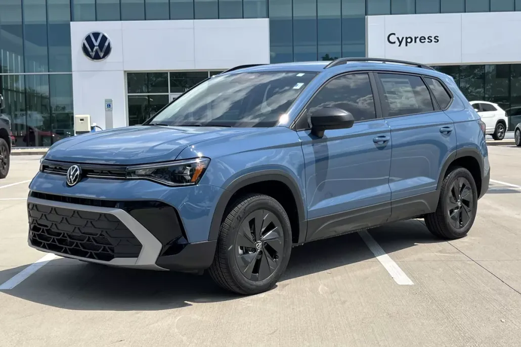 2025 Volkswagen Taos S photo 1
