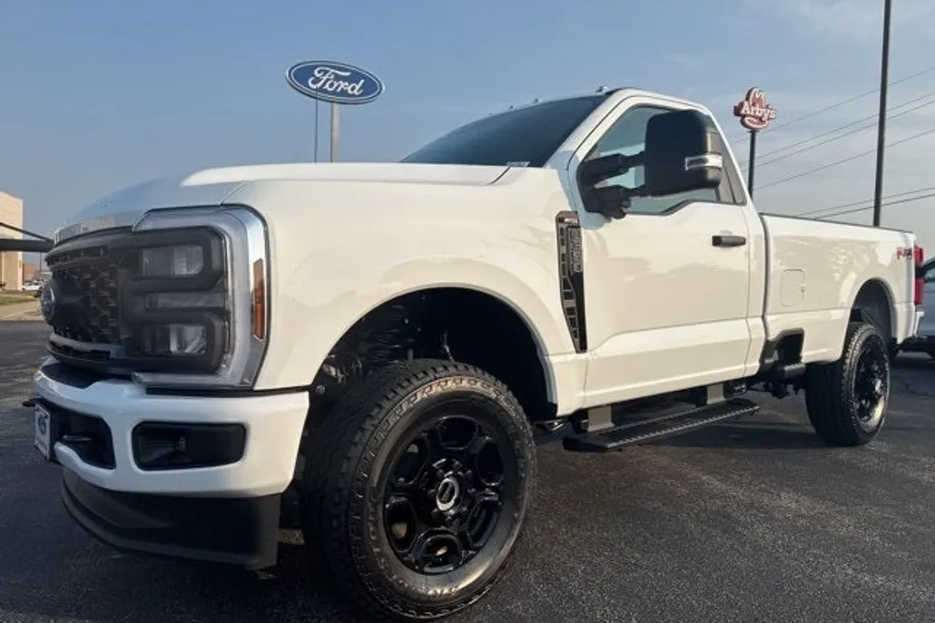 2025 Ford F-350 photo 1