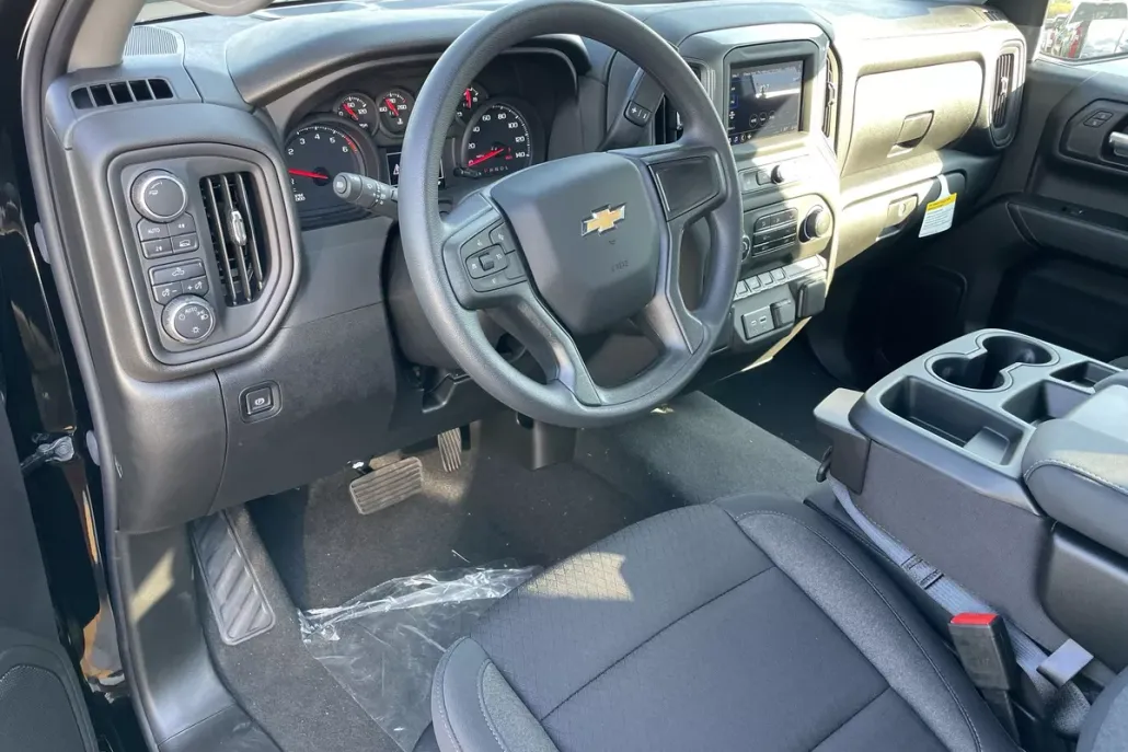 2026 Chevrolet Silverado 1500 Custom photo 1
