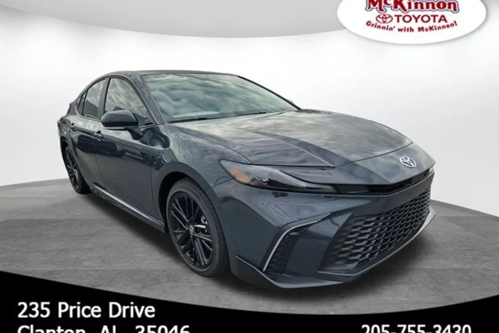 2025 Toyota Camry SE photo 1