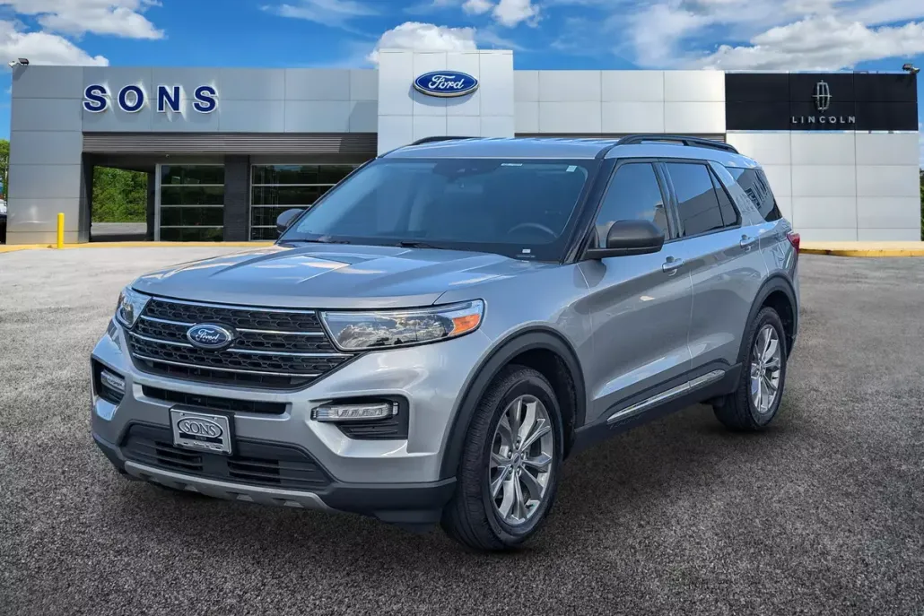 2023 Ford Explorer XLT photo 1