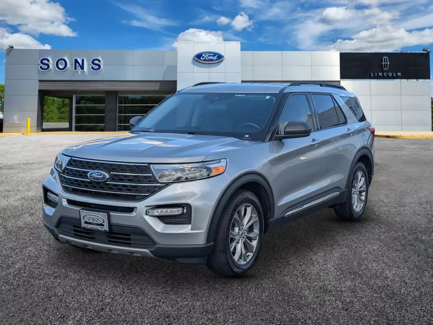 2023 Ford Explorer XLT photo 1