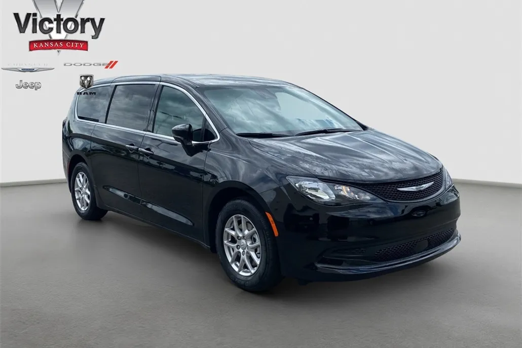 2026 Chrysler Voyager LX photo 1