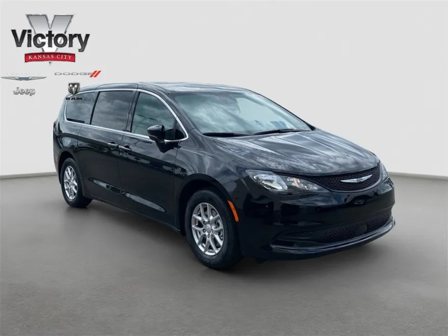 2026 Chrysler Voyager LX photo 1