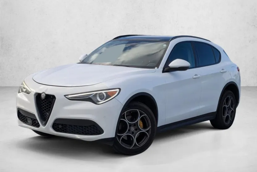 2019 Alfa Romeo Stelvio Sport photo 1