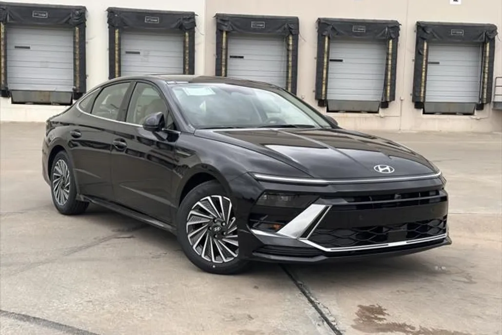 2025 Hyundai Sonata Hybrid Limited photo 1