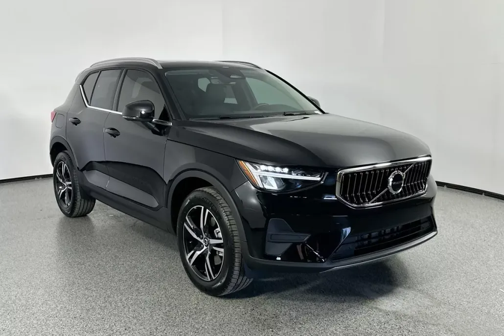 2025 Volvo XC40 Core photo 1
