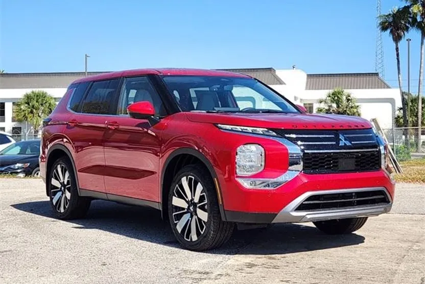 2025 Mitsubishi Outlander SE 2.5 photo 1