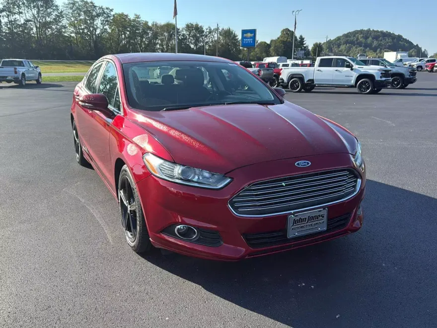 2016 Ford Fusion SE photo 1