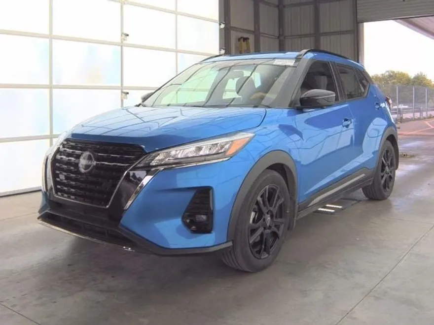 2024 Nissan Kicks SR photo 1
