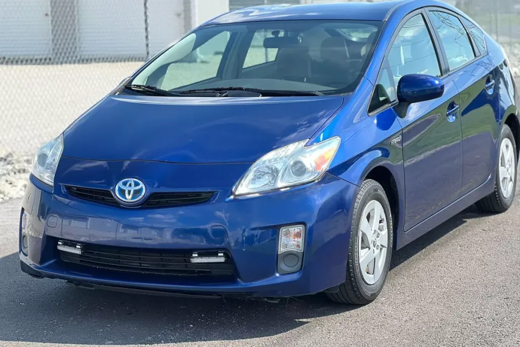2010 Toyota Prius Two photo 1