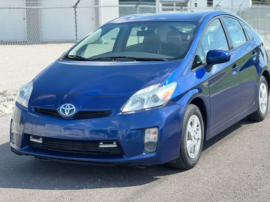 2010 Toyota Prius Two photo 1