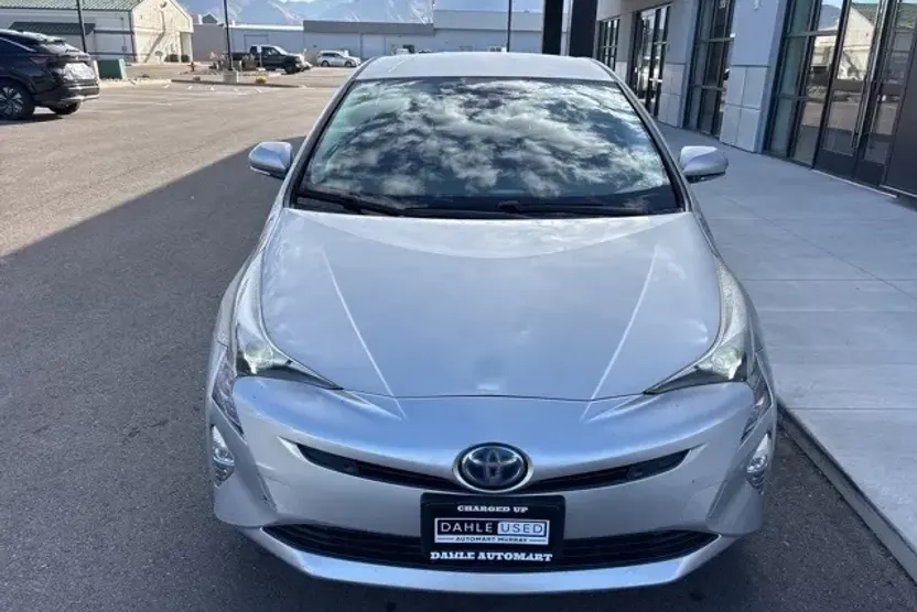 2017 Toyota Prius Four photo 1