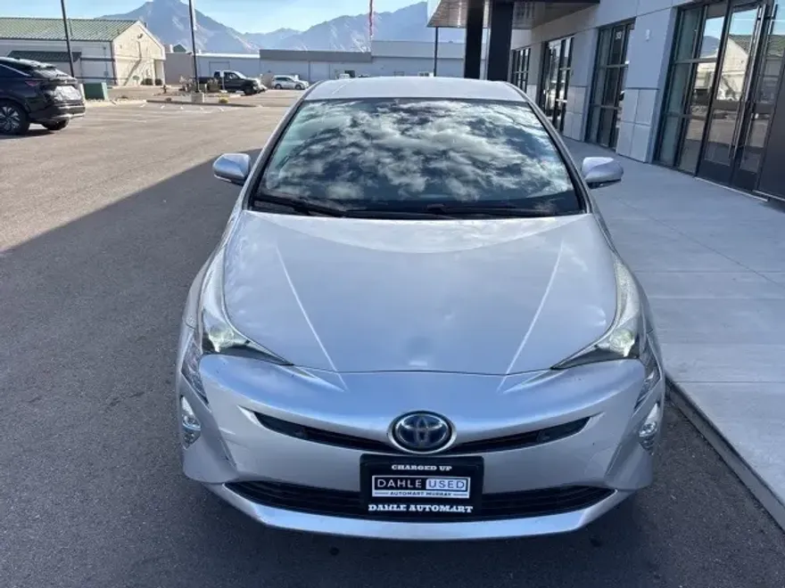 2017 Toyota Prius Four photo 1
