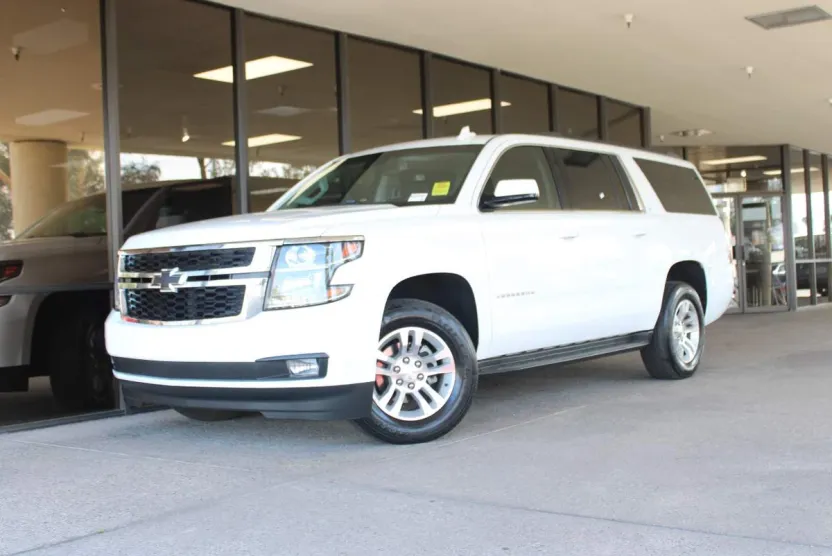2019 Chevrolet Suburban LT photo 1